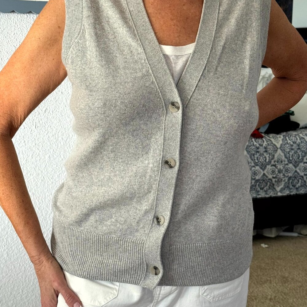 Brochu Walker Grey Sweater Vest Size Medium